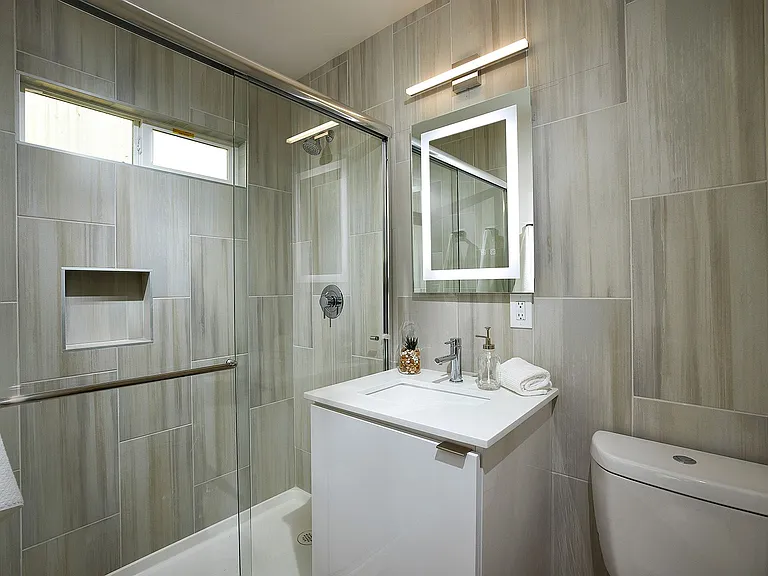Newly Renovated Community 2 Blocks From The Beach! — Photo 8