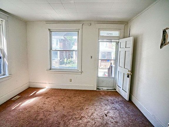 5th image of 2253 Logan St