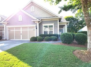 6111 Longleaf Dr, Hoschton, GA 30548