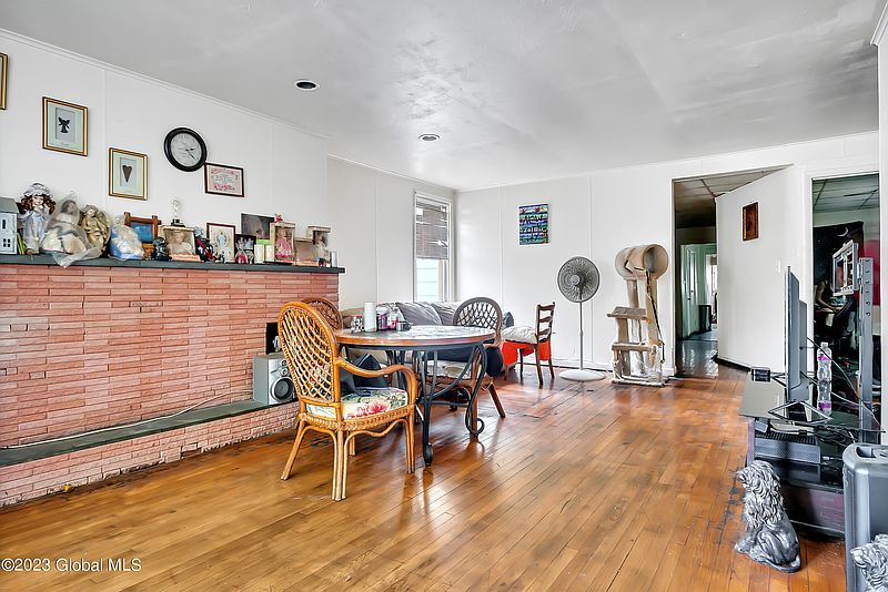 5th image of 425 3rd Street