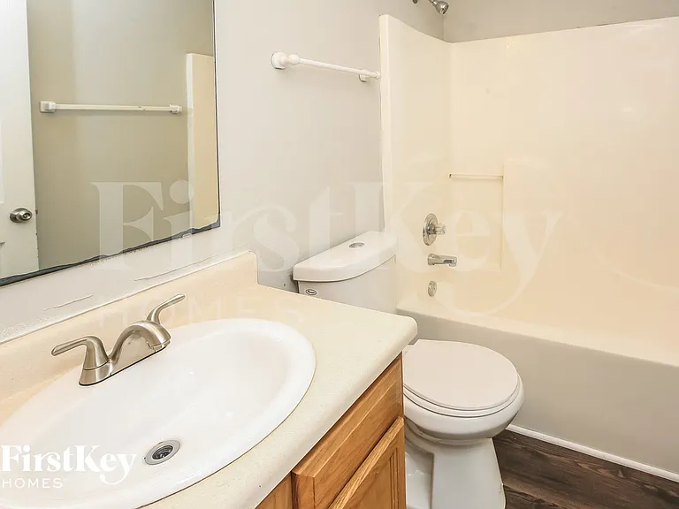 2635 Lullwater Ln — Photo 9