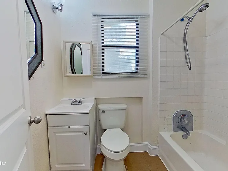 1049 Pippin St #B — Photo 11