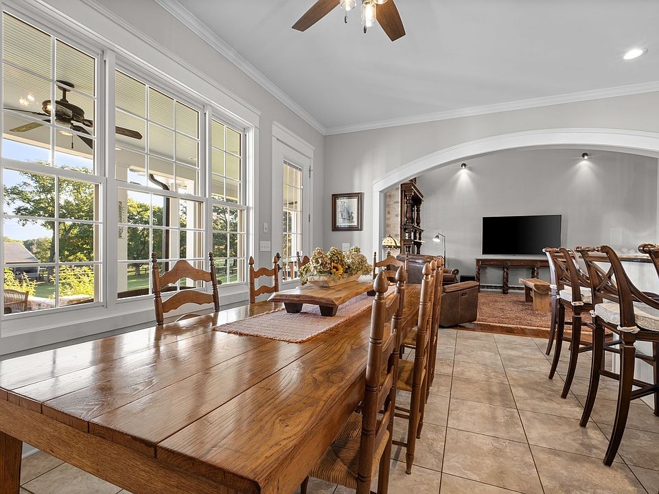 22nd image of 1421 Lawrence Ln