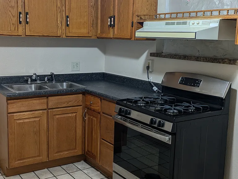 2104 E Martin Luther King Blvd — Photo 11