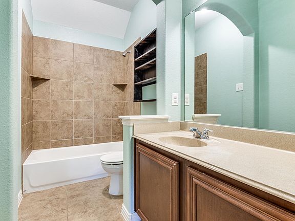 4th image of 2216 Gregory Creek Dr