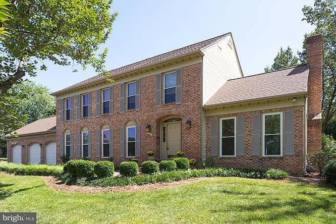 1st image of 8467 Clover Leaf Dr