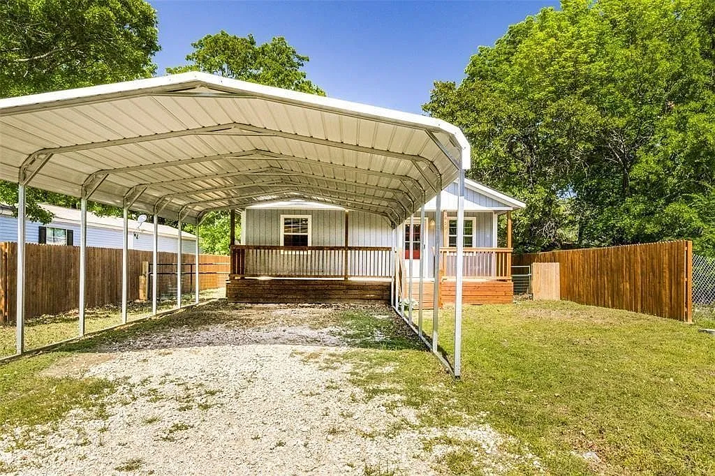 2 bed, 1.5 bath, 1024 sqft, $1,300 — Photo 2