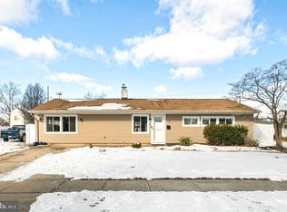 15 White Spruce Ln, Levittown, PA 19054