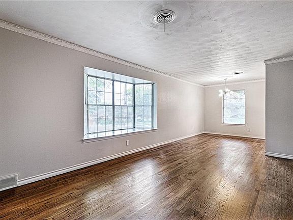 4th image of 2107 Clarksdale Dr