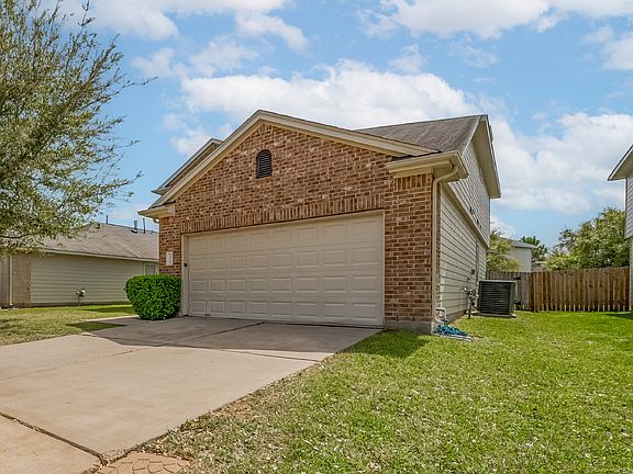 2nd image of 19511 Plantation Cove Ln
