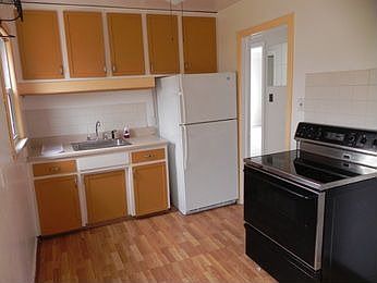 2nd image of 28821 Marquette St
