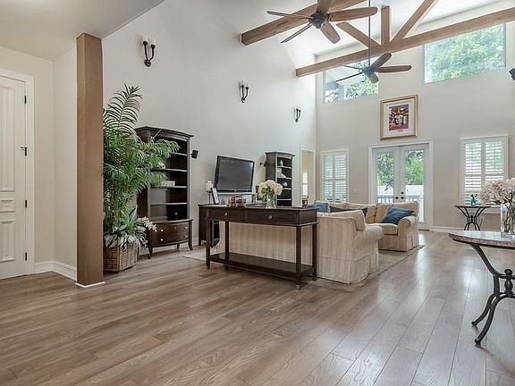 3rd image of 5613 Bayshore Blvd