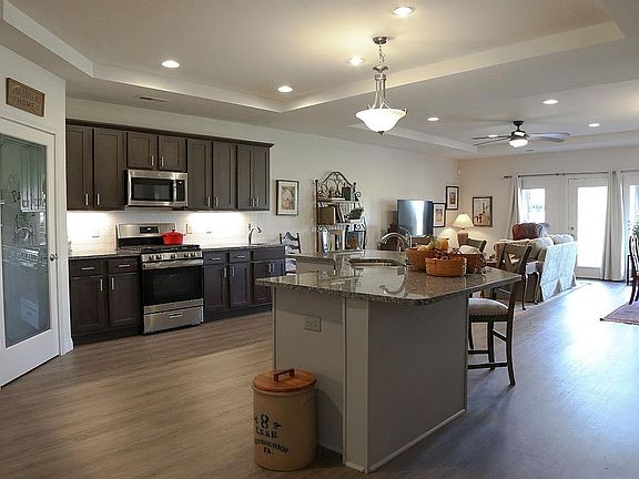 5th image of 510 Salzberg Ln