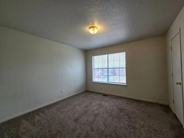 1603 Dugger Cir #B — Photo 12