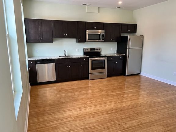 5th image of 327 N 40th St #10781173