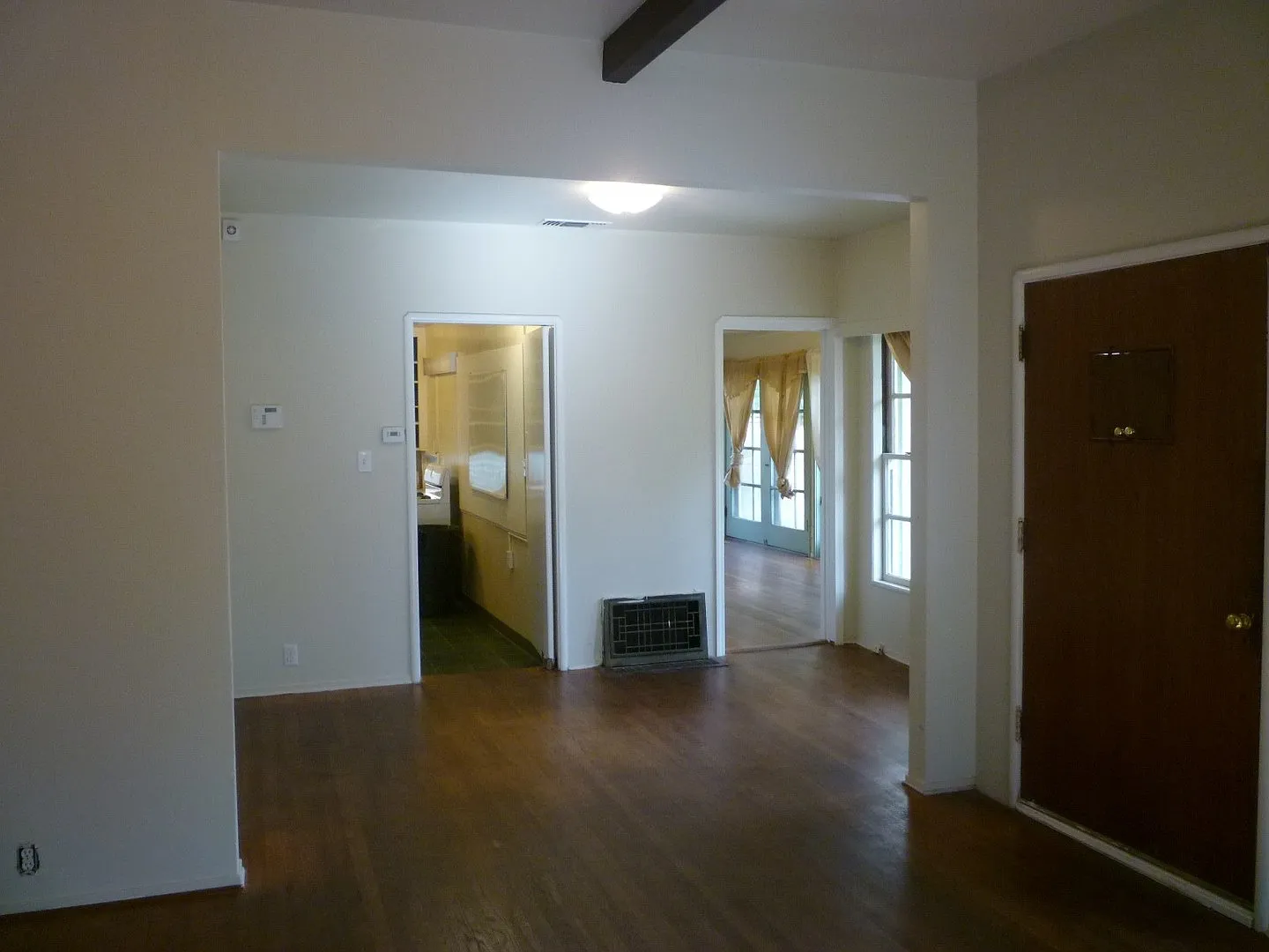 3 Bedroom plus bonus room! Close to Enloe, CSUC and Downtown — Photo 3