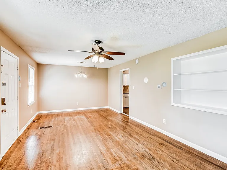 111 Meadowood Ave — Photo 5