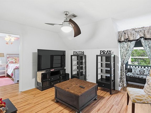 5th image of 2325 Skrivanek Rd
