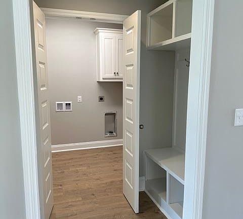 4th image of 3920 Duke Ct