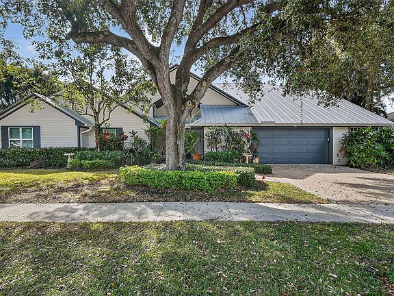 4th image of 2388 Palm Harbor Drive