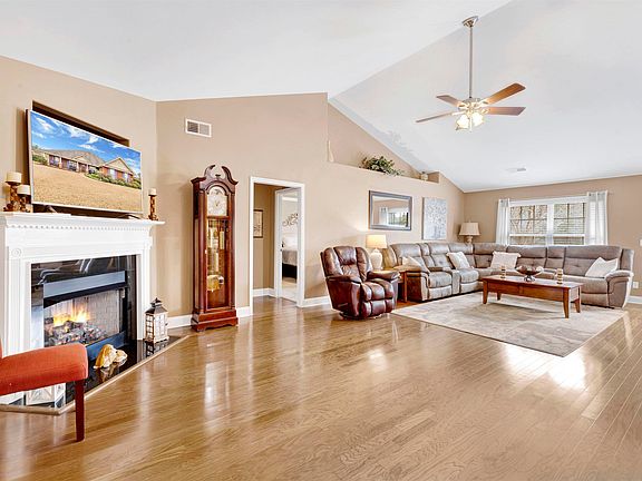 5th image of 1145 Silver Creek Ln