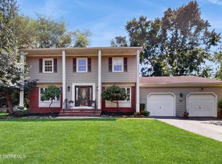 26 Appomattox Dr, Manalapan, NJ