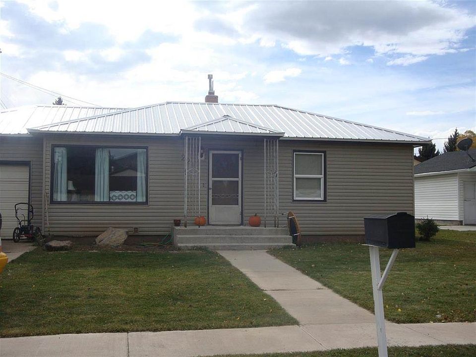1st image of 221 Gagon Dr