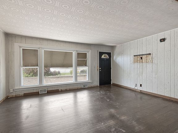 3rd image of 5033 N Cumberland Ave