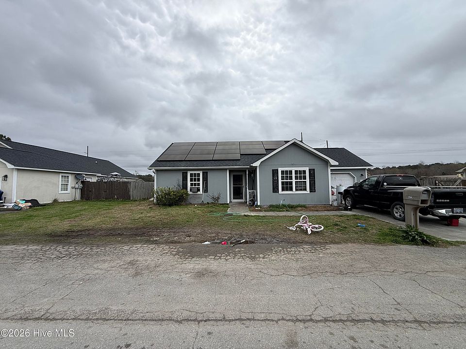 1st image of 206 Fox Way N