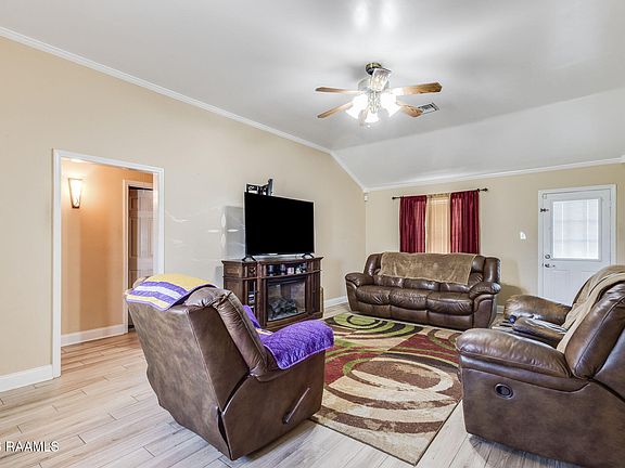 3rd image of 208 Gouaux Rd