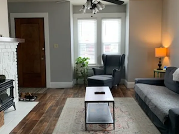 32 Pleasant Dr, Wheeling, WV 26003