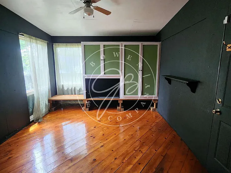 1935 Talbot St — Photo 23
