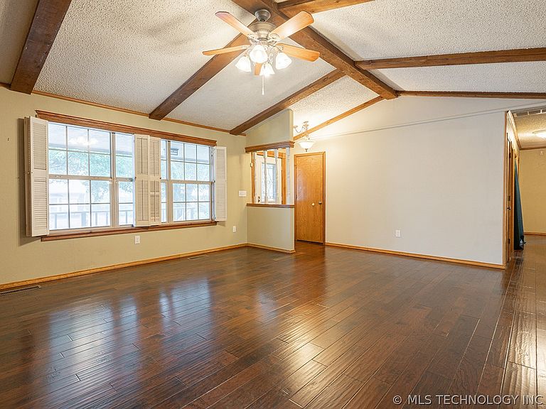 Listing photo 5