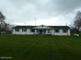 435 W Center St, Waldron, MI 49288