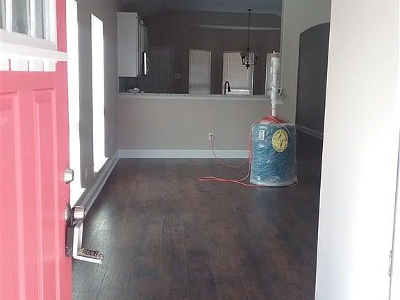 4th image of 2533 Leacrest Dr