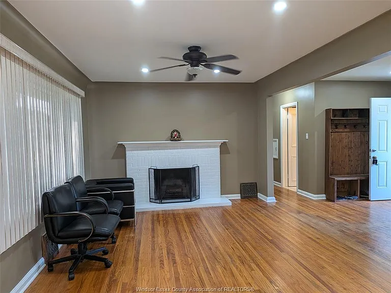 3130 Academy Dr — Photo 4