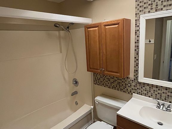 5th image of 802 Stratford Dr APT 13