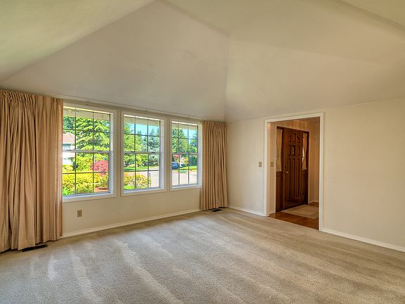 4th image of 8924 166th Street Ct E