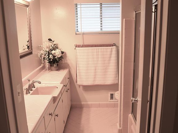 5th image of 568 N 19th St