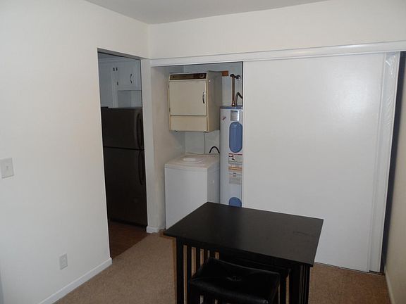 Dining/Laundry