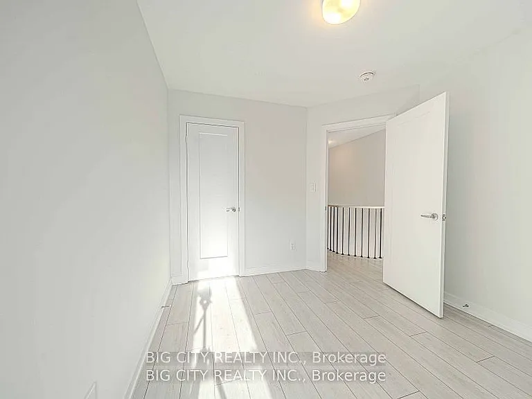 46 Akil Thomas Gdns S — Photo 23