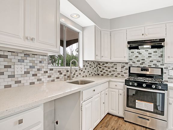 4th image of 7862 Louise Ave