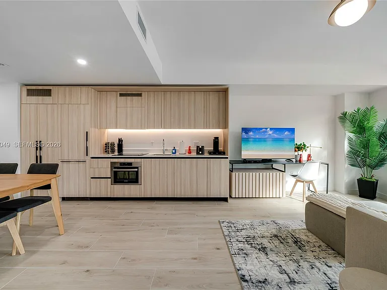 225 N Miami Ave #1707 — Photo 2