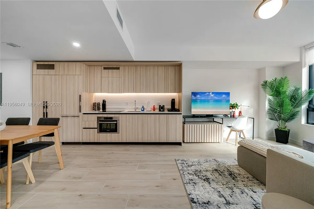 Building Photo - 225 N Miami Ave #1707