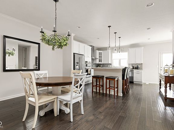 5th image of 2045 Broughton St