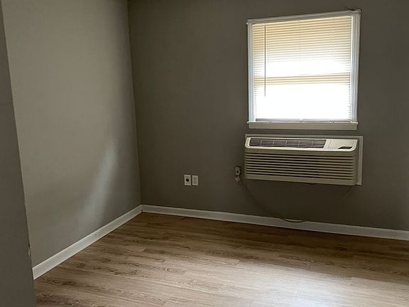 2nd image of 440 Country Lane Dr APT 52