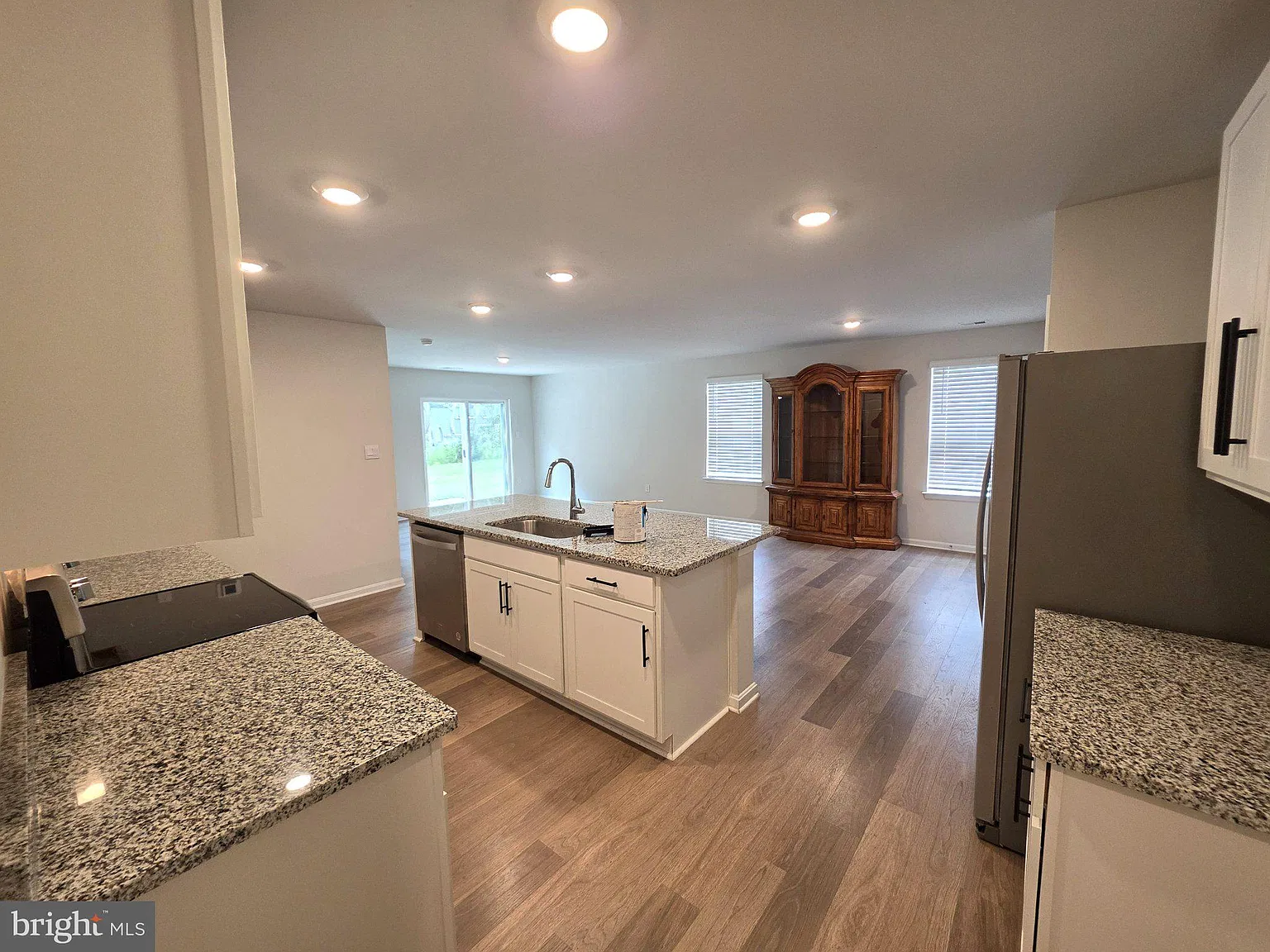 5 bed, 3.0 bath, 2450 sqft, $2,800 — Photo 4