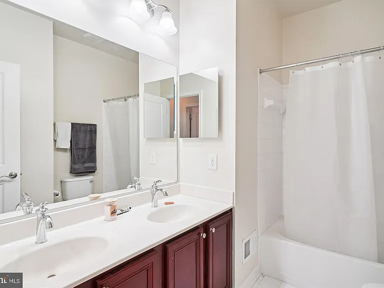6947 Country Club Ter — Photo 32