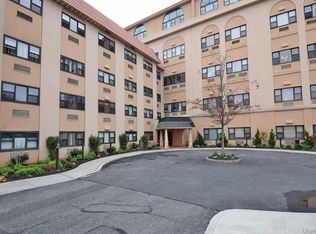 185 W Park Ave APT 205, Long Beach, NY 11561