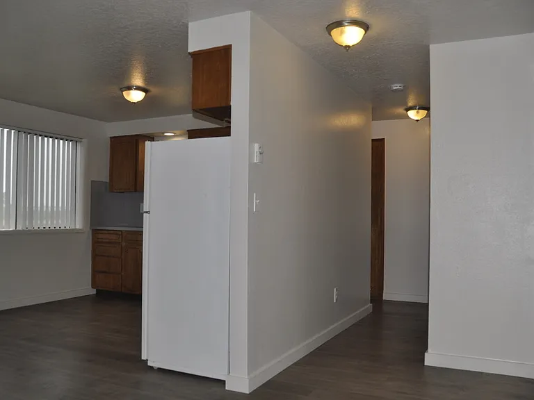 1322 N Holladay Dr — Photo 3